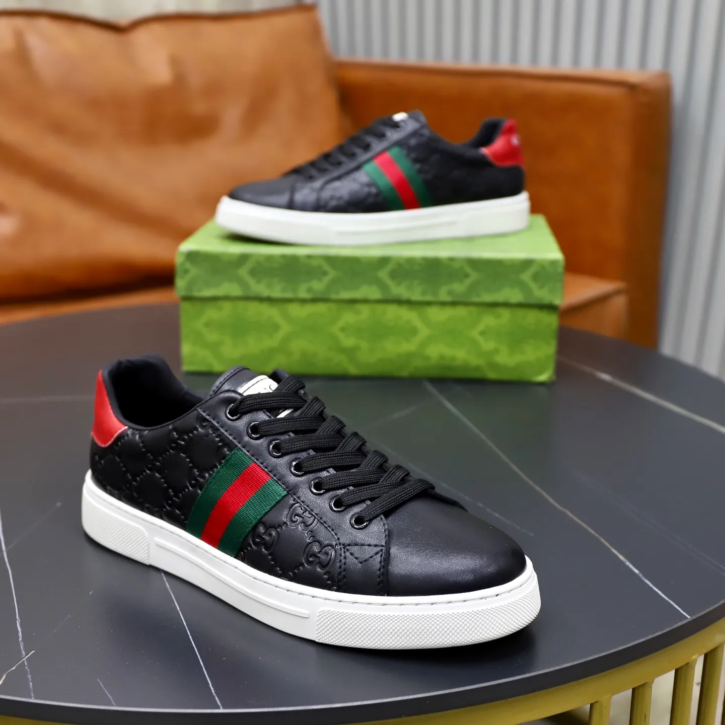 Ex-factory price: 420💰🙅‍♂️🙅‍♂️🙅‍♂️ Brand: Gucci GUCCi Standard code: 38-44 (45 customized) Grade: Same as the official website Material: Original leather splicing, comfortable and breathable sheepskin lining, original wear-resistant outsole Style category: Men's fashionable casual shoes, running, sports shoes, noble luxury brand elements, top luxury Color: actual picture color